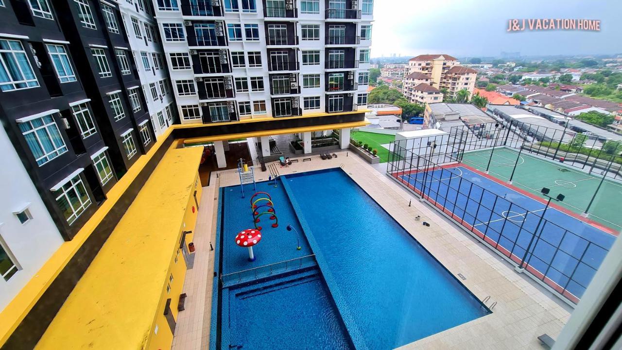 J&J Vacation Home@Novo8 Residence Kampong Tambak Eksteriør billede