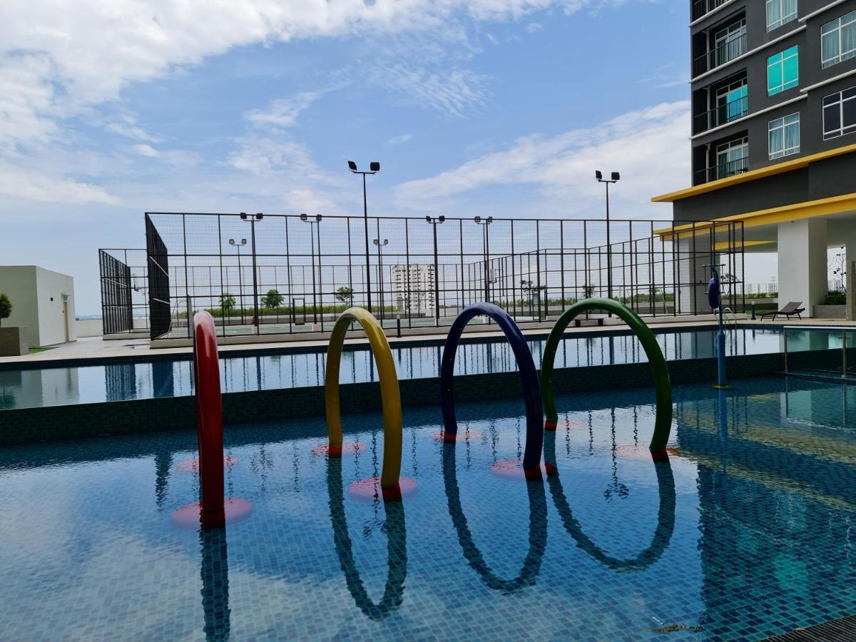 J&J Vacation Home@Novo8 Residence Kampong Tambak Eksteriør billede