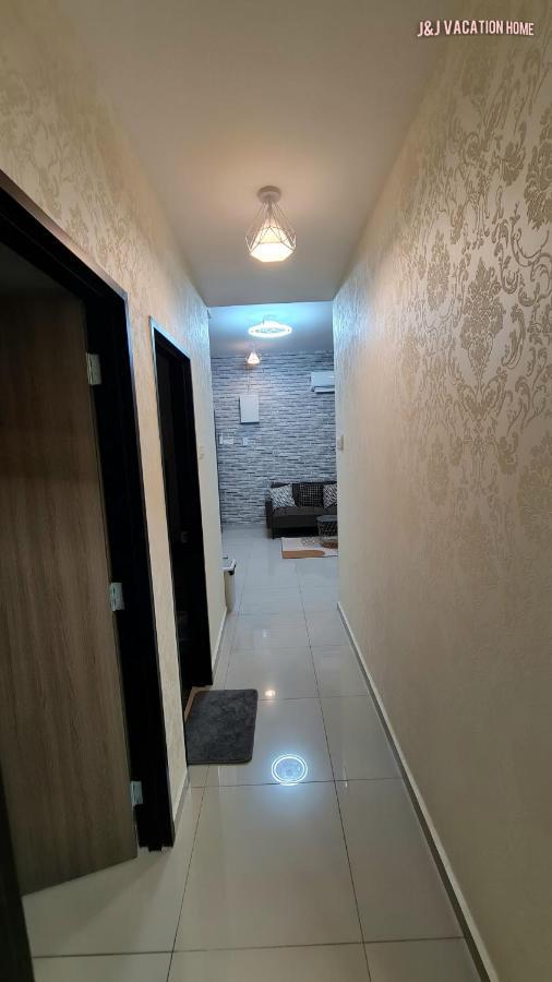 J&J Vacation Home@Novo8 Residence Kampong Tambak Eksteriør billede