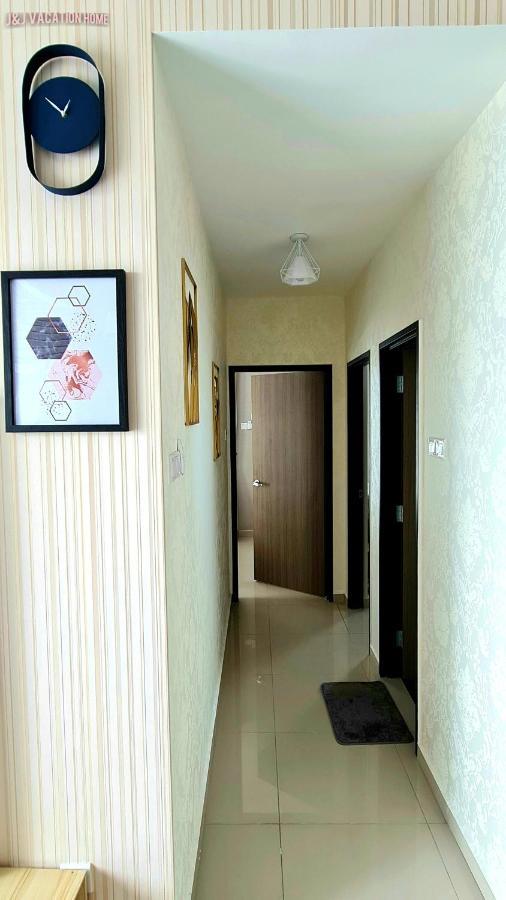 J&J Vacation Home@Novo8 Residence Kampong Tambak Eksteriør billede