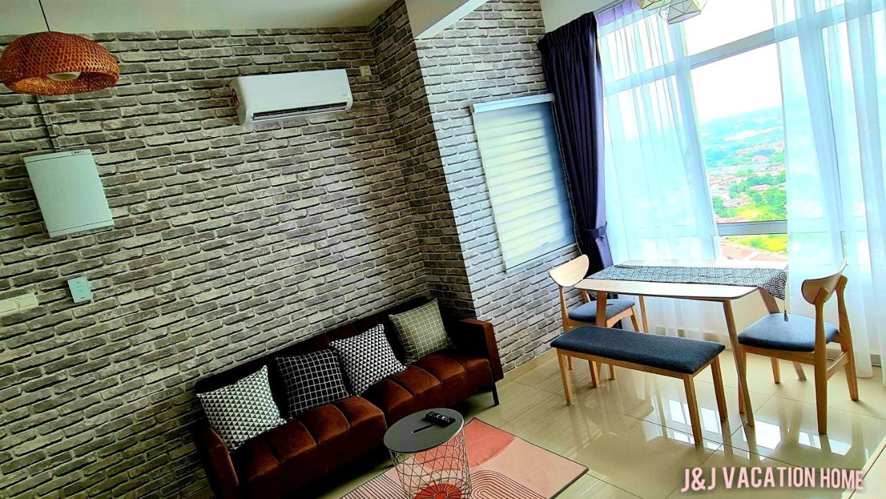 J&J Vacation Home@Novo8 Residence Kampong Tambak Eksteriør billede