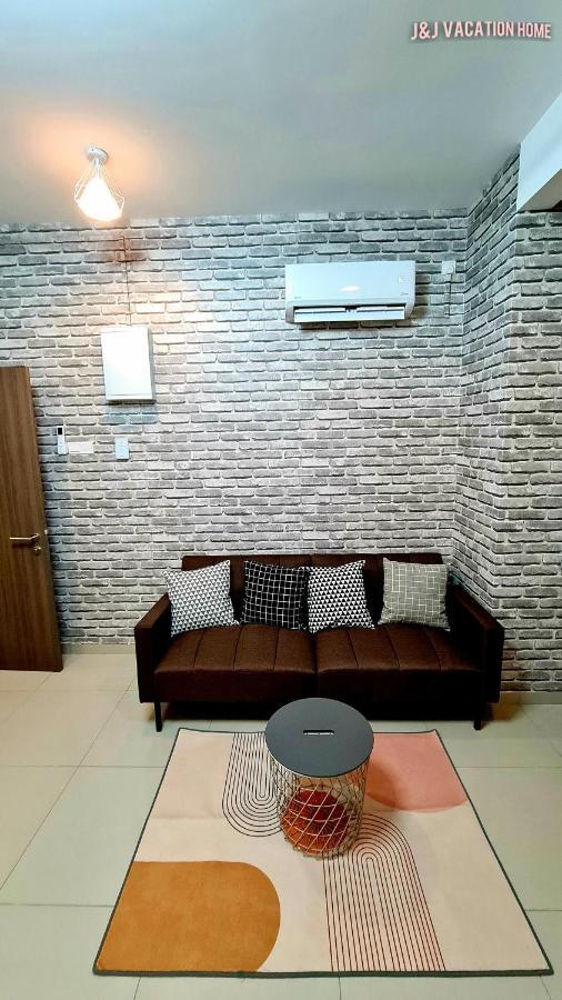 J&J Vacation Home@Novo8 Residence Kampong Tambak Eksteriør billede