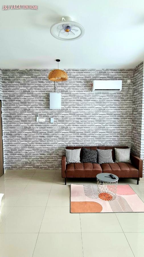 J&J Vacation Home@Novo8 Residence Kampong Tambak Eksteriør billede