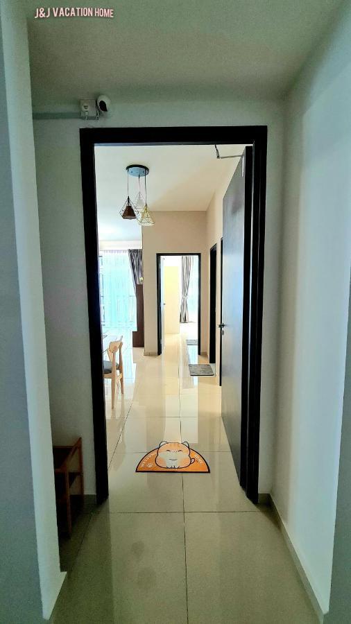 J&J Vacation Home@Novo8 Residence Kampong Tambak Eksteriør billede