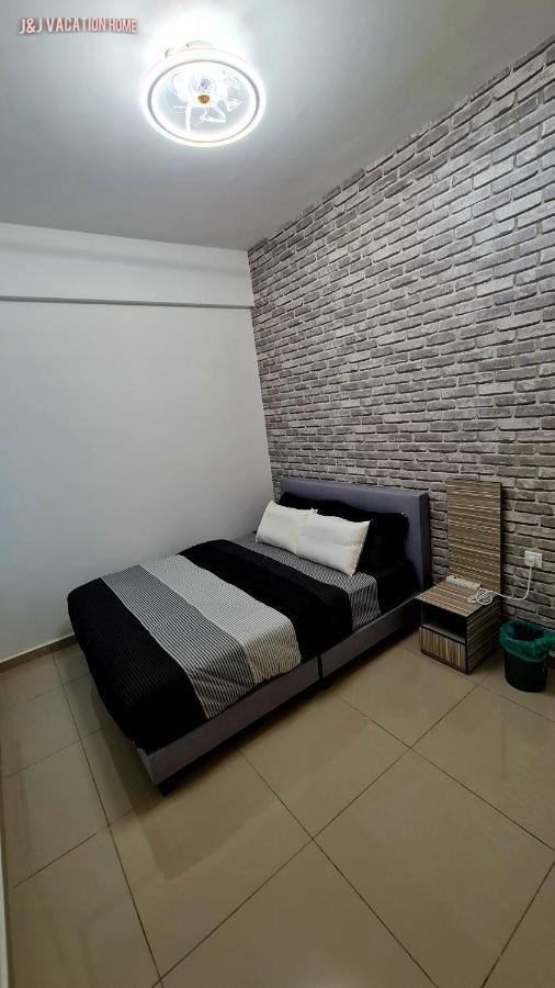 J&J Vacation Home@Novo8 Residence Kampong Tambak Eksteriør billede