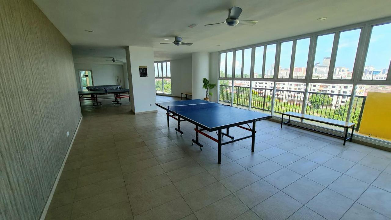J&J Vacation Home@Novo8 Residence Kampong Tambak Eksteriør billede